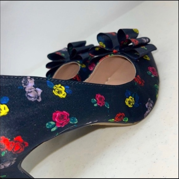 Betsey Johnson Black with Multi Color Flower Pumps - Picture 7 of 12
